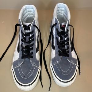 Vans • High Tops